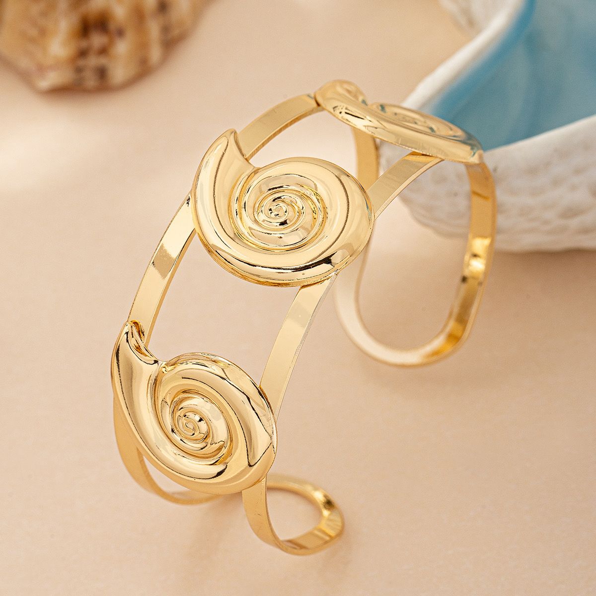 Sassy-Lady Conch Vacation Cuff