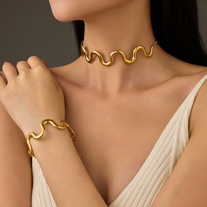 Wavy 18K Adjustable Bangle