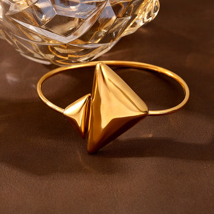 Exaggerated Triangle Vacation Bracelet
