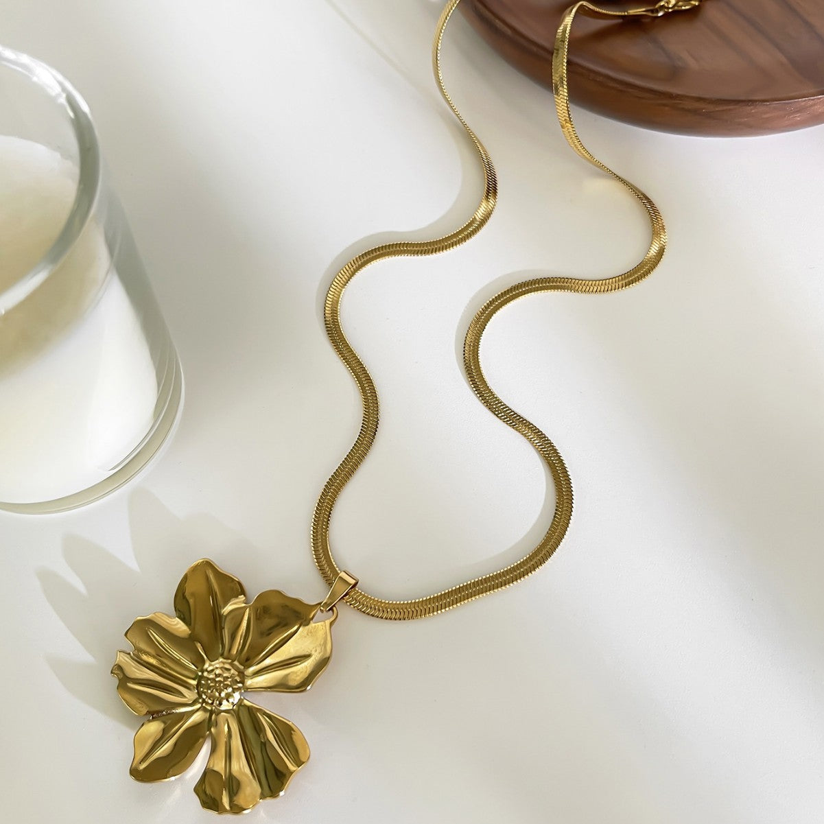 Exxagerated Flower Snake Chain Necklace