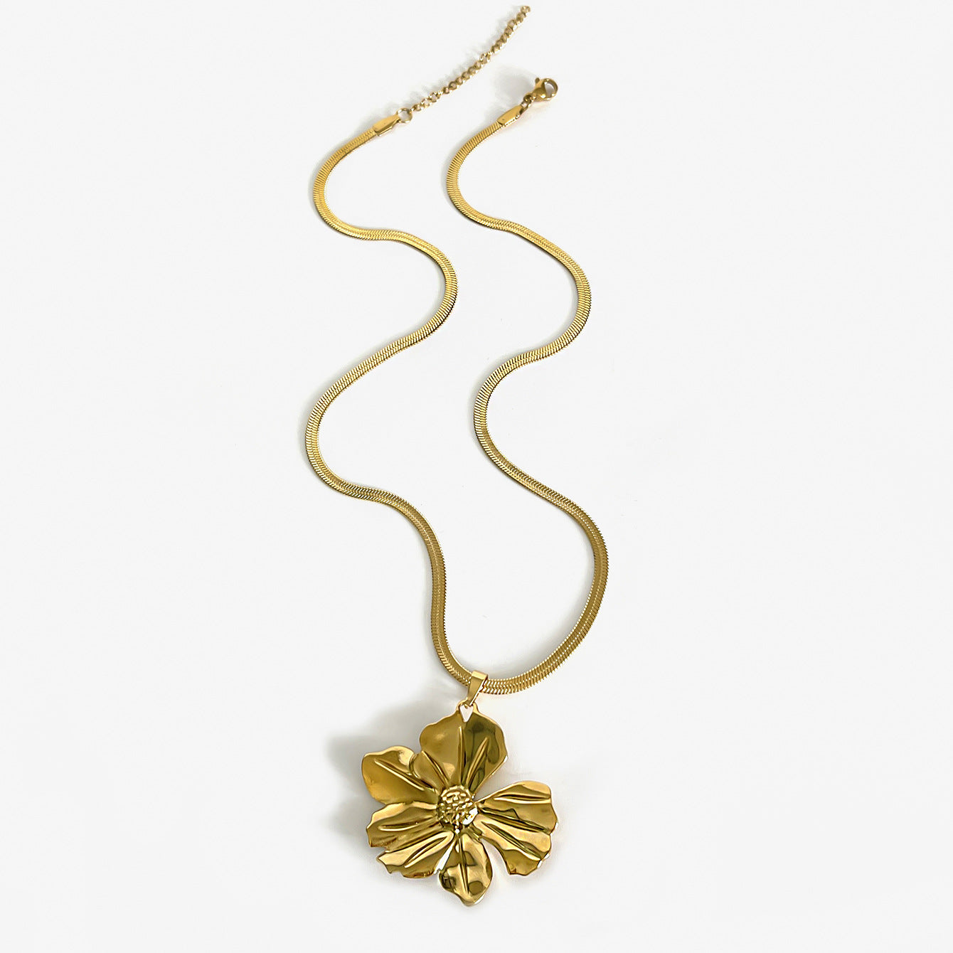 Exxagerated Flower Snake Chain Necklace