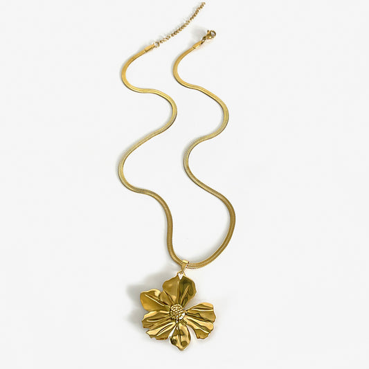 Exxagerated Flower Snake Chain Necklace